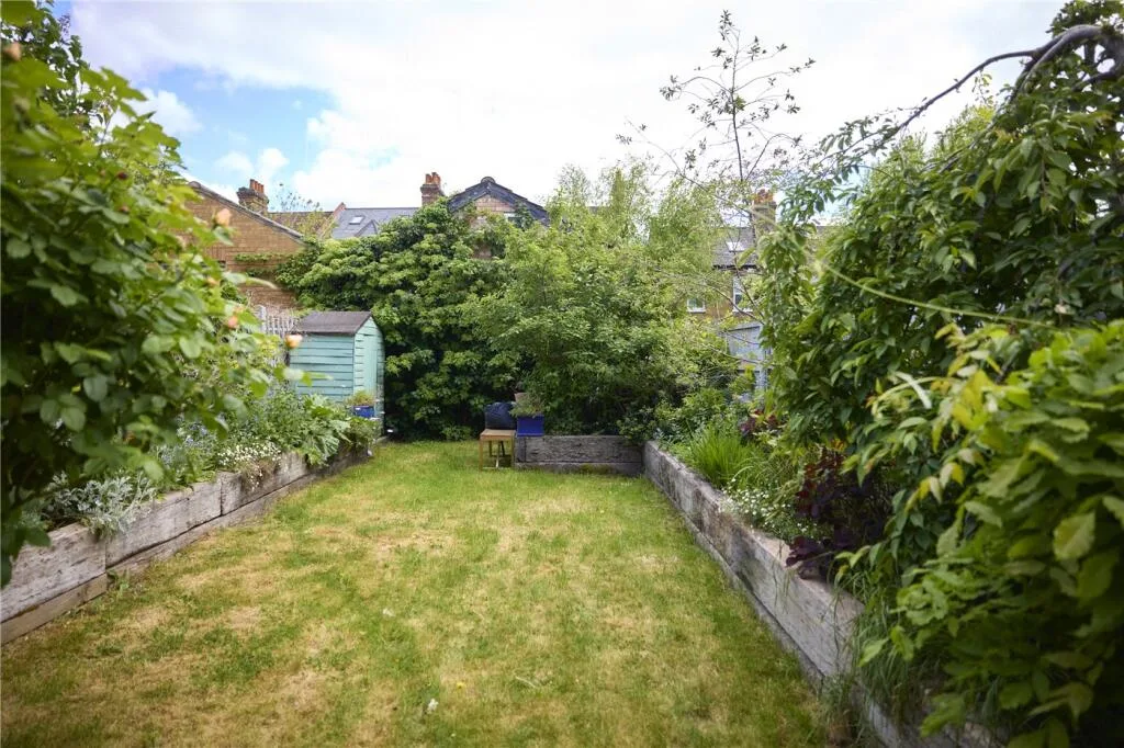1 bedroom maisonette for rent