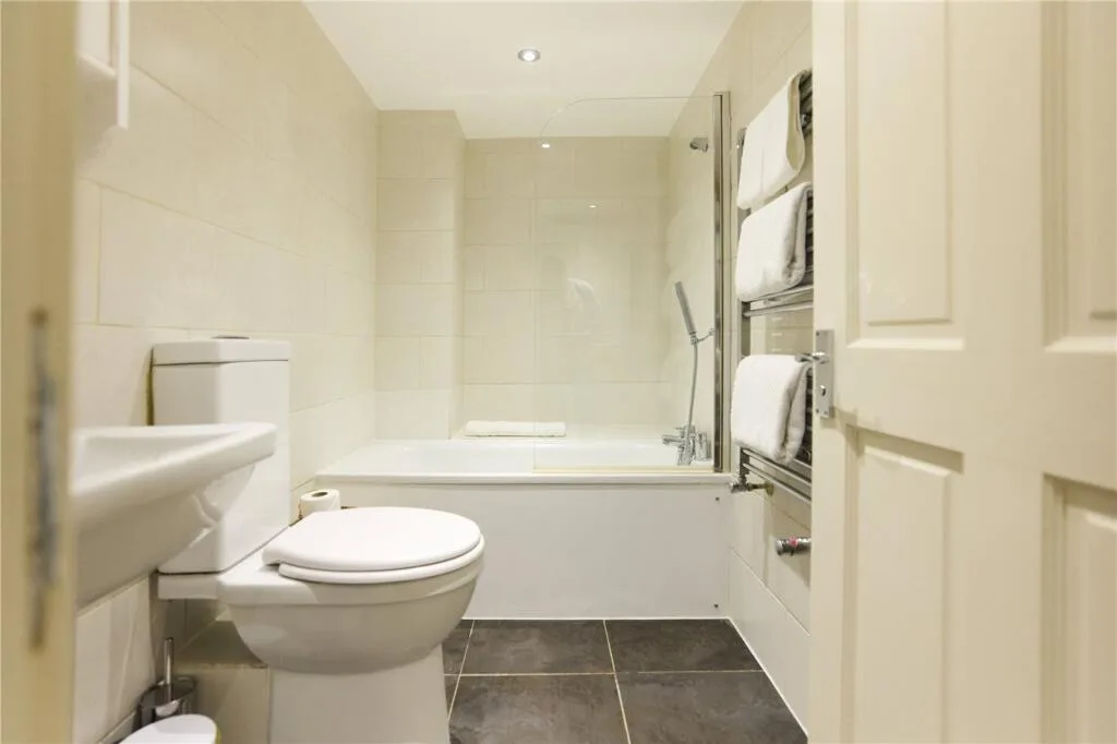 1 bedroom maisonette for rent