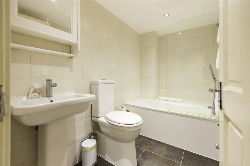 1 bedroom maisonette for rent