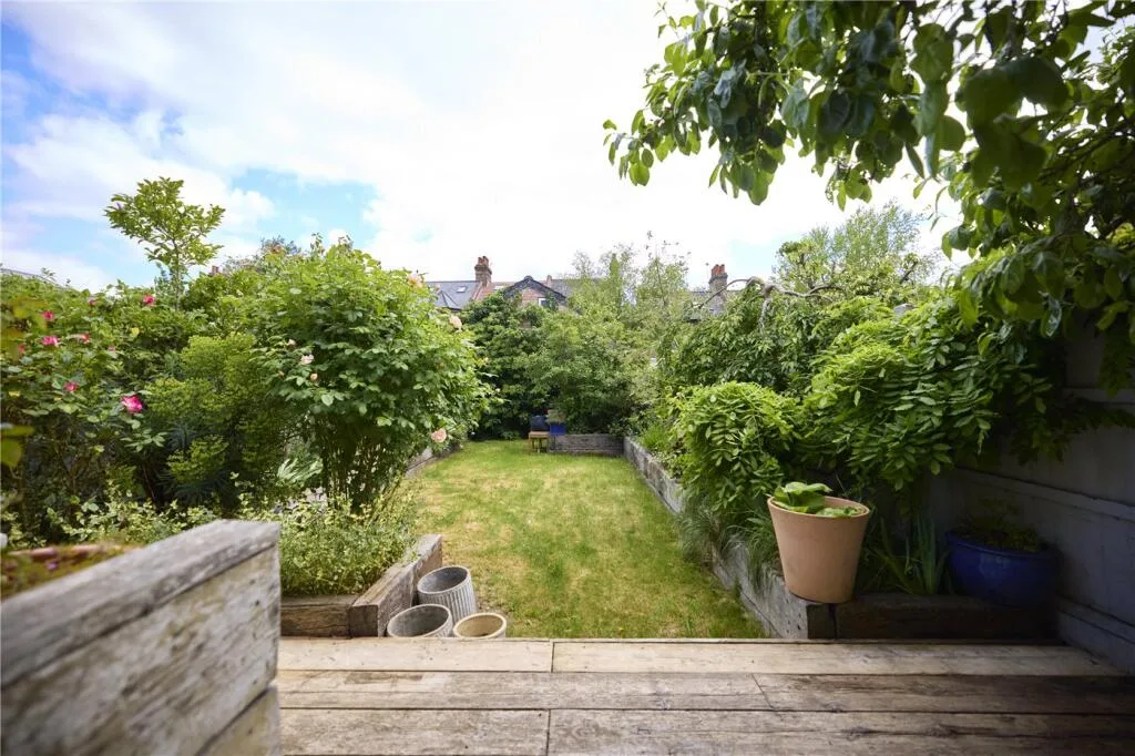 1 bedroom maisonette for rent