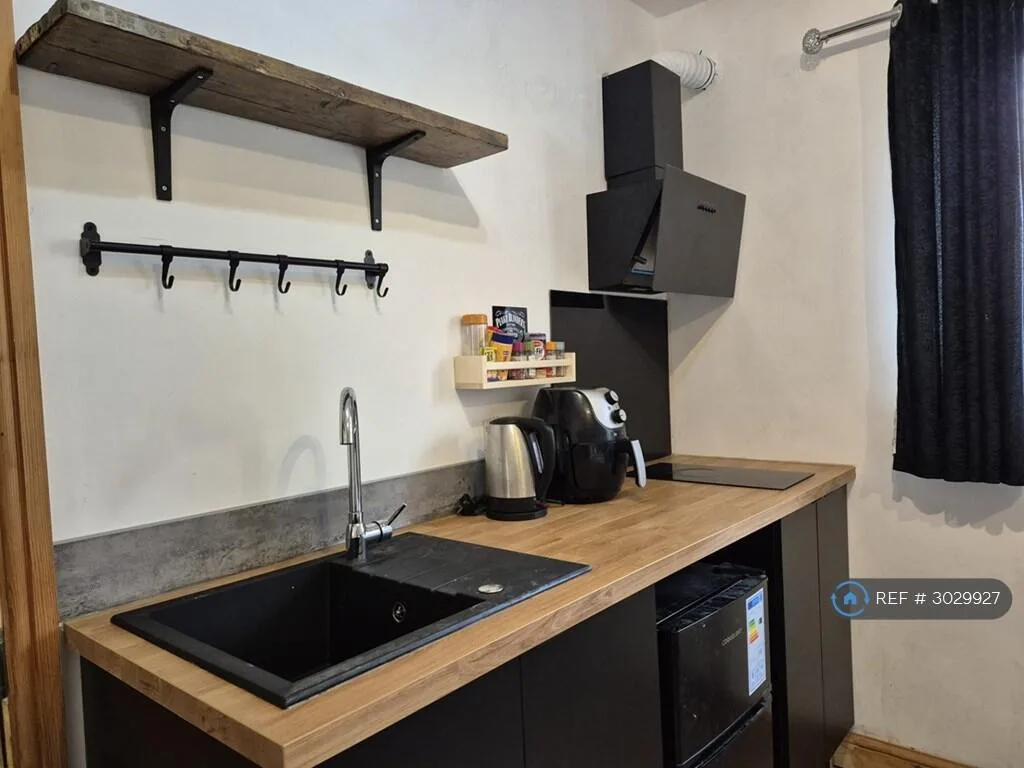 Studio flat for rent
