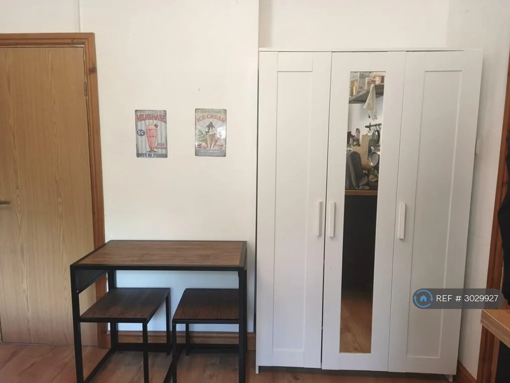 Studio flat for rent