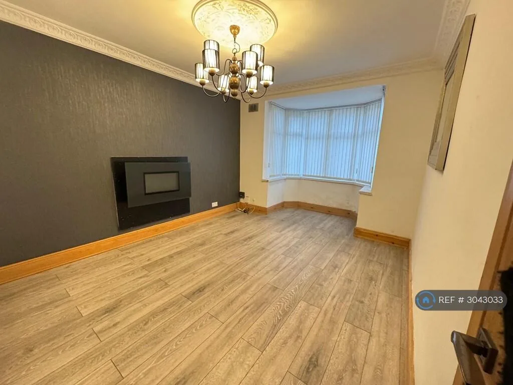 3 bedroom semi-detached house for rent