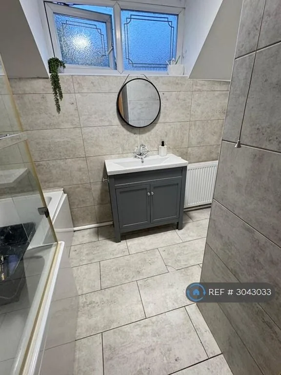 3 bedroom semi-detached house for rent