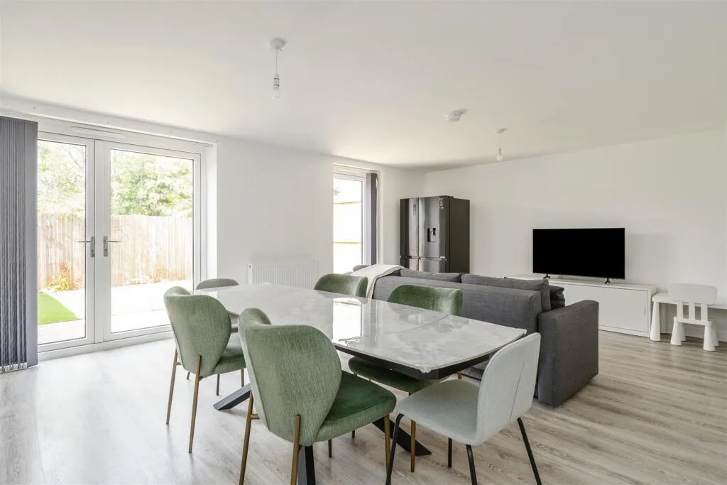 4 bedroom town house for rent