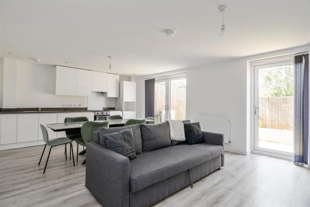 4 bedroom town house for rent