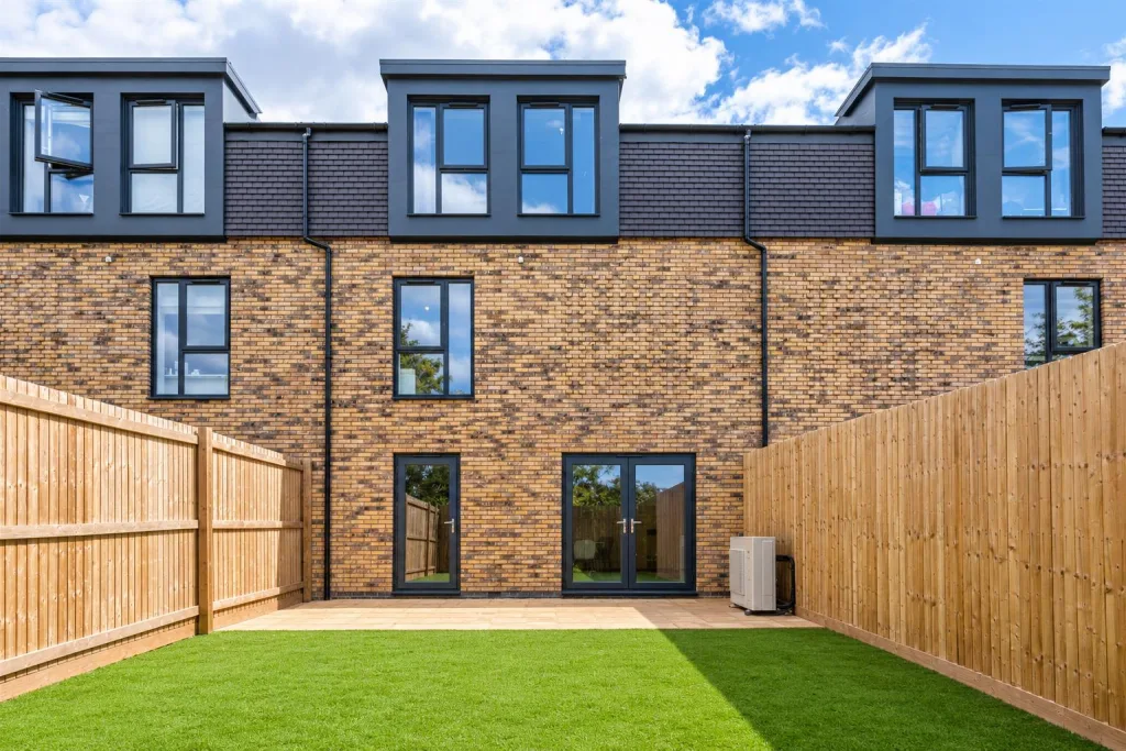 4 bedroom town house for rent