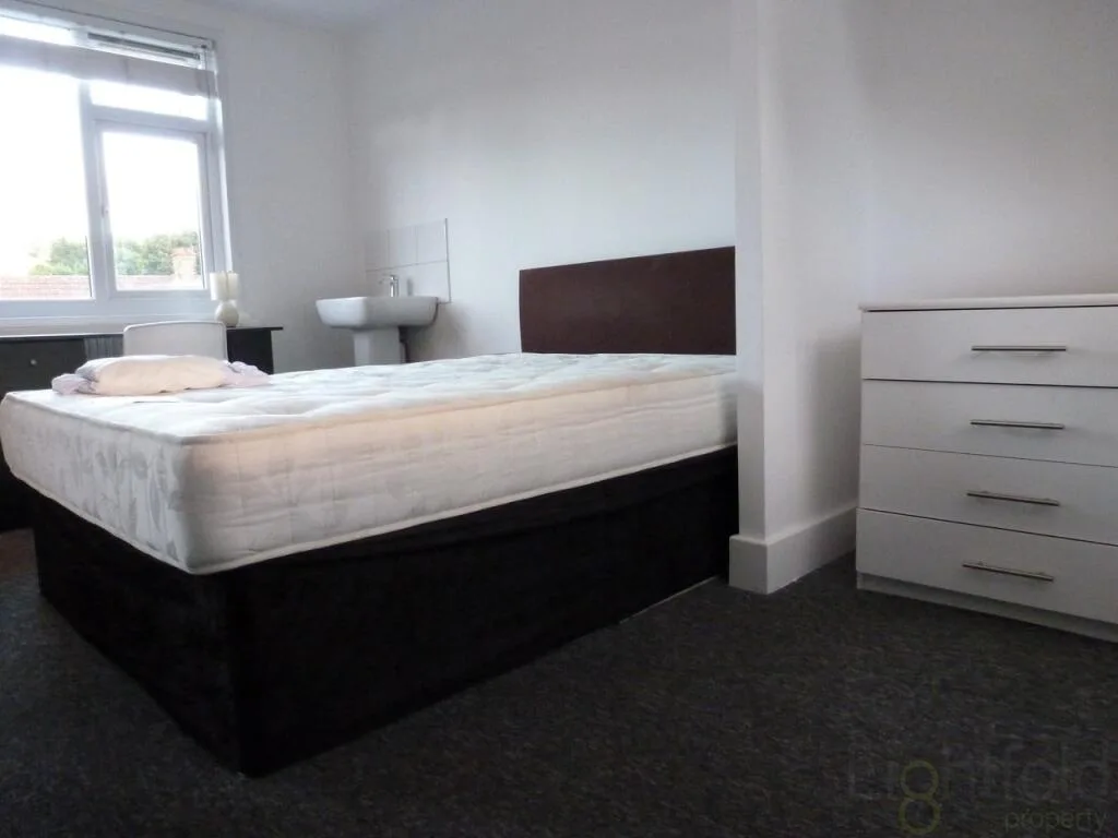 7 bedroom terraced house for rent