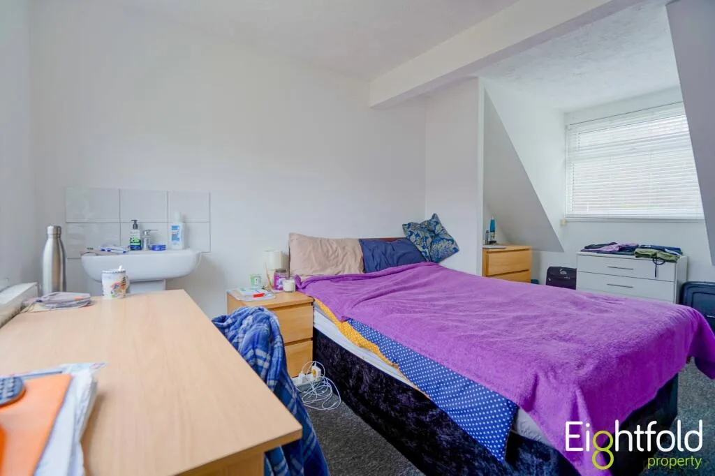 7 bedroom terraced house for rent