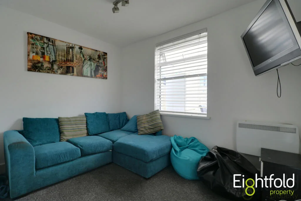 7 bedroom terraced house for rent