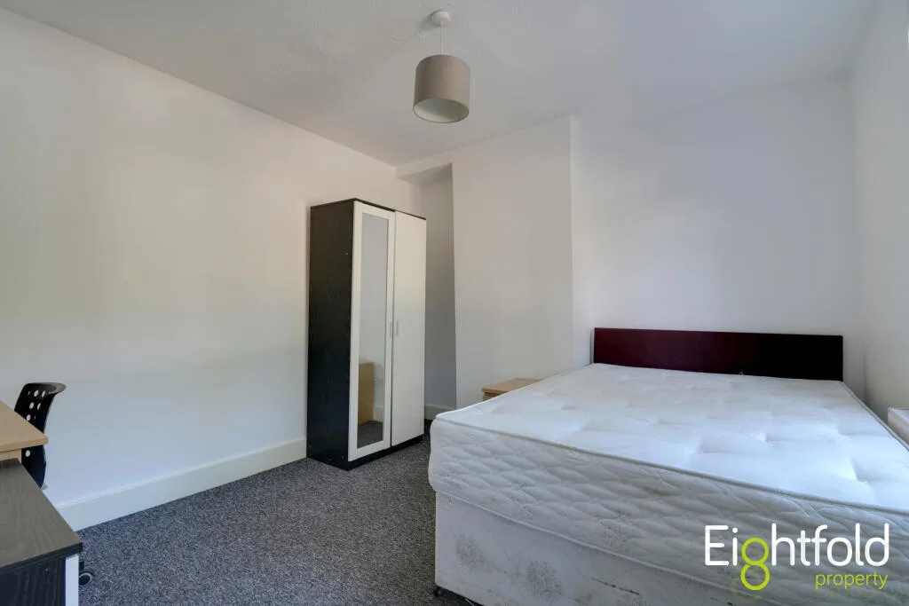7 bedroom terraced house for rent