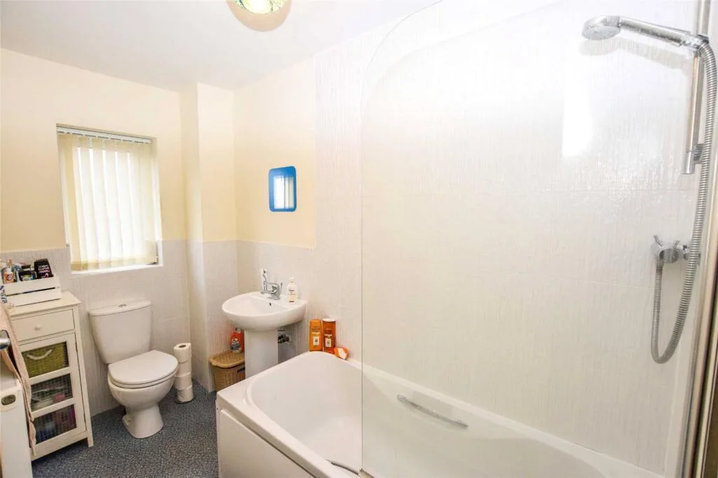 2 bedroom end of terrace house for rent