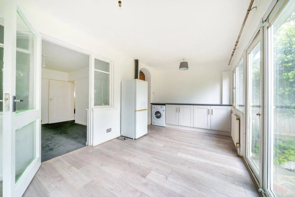 3 bedroom end of terrace house for rent