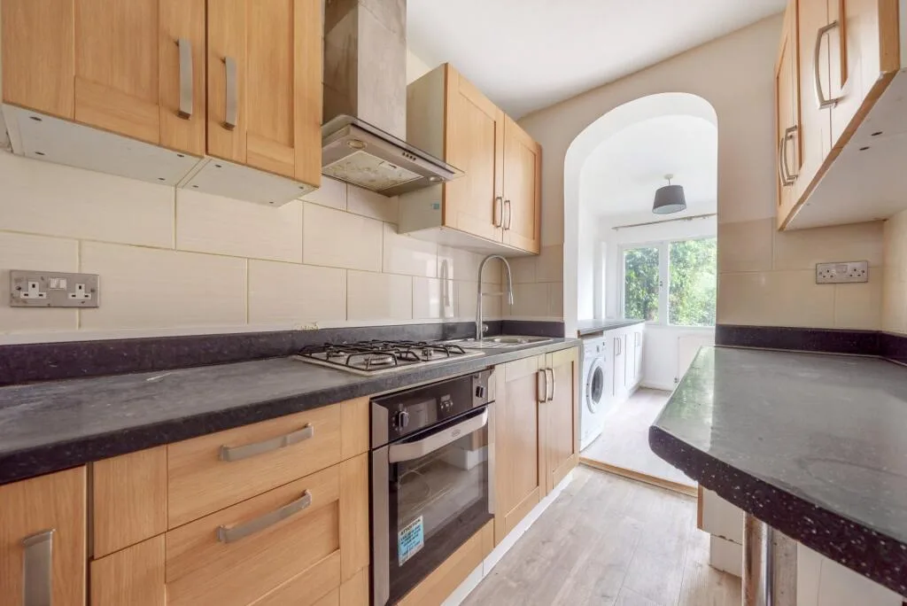 3 bedroom end of terrace house for rent
