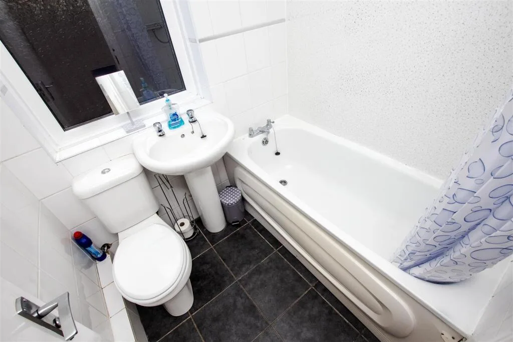 5 bedroom terraced house for rent