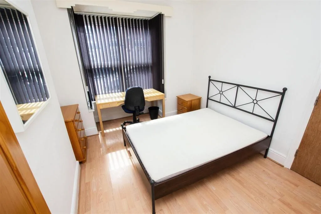 5 bedroom terraced house for rent