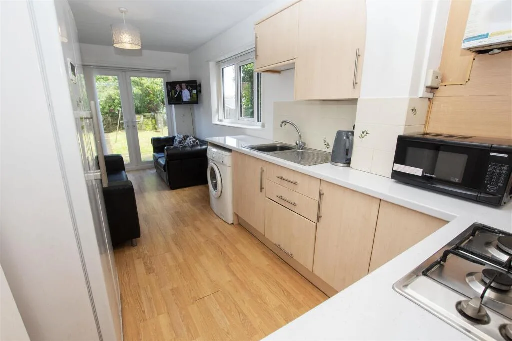 5 bedroom terraced house for rent