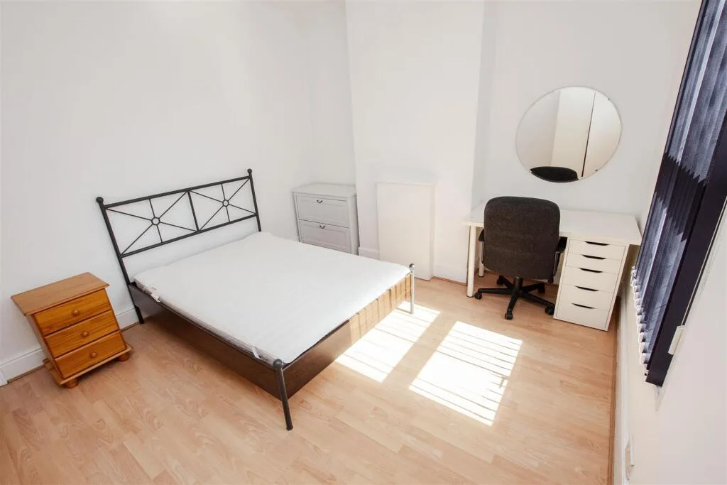 5 bedroom terraced house for rent