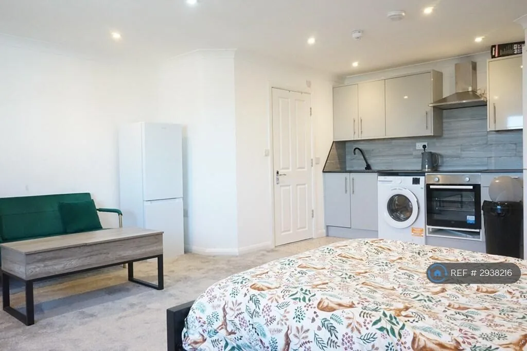 Studio flat for rent