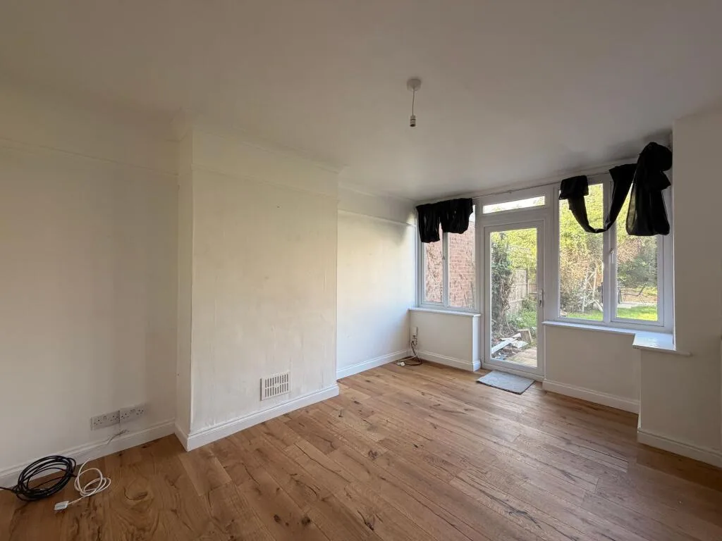 3 bedroom semi-detached house for rent