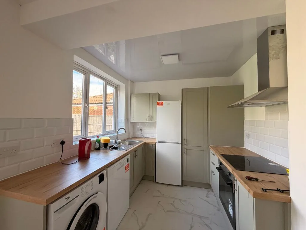 3 bedroom semi-detached house for rent