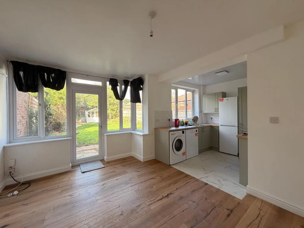 3 bedroom semi-detached house for rent