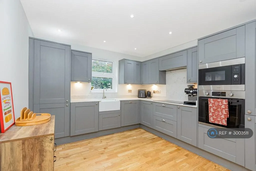 3 bedroom maisonette for rent
