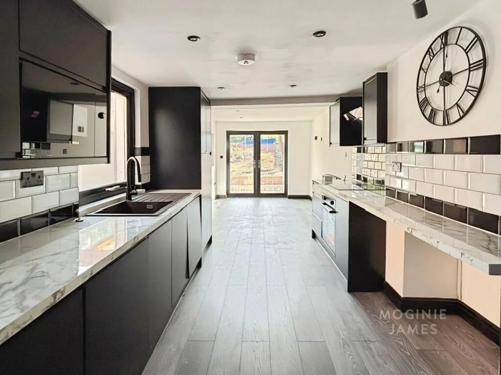 3 bedroom semi-detached house for rent