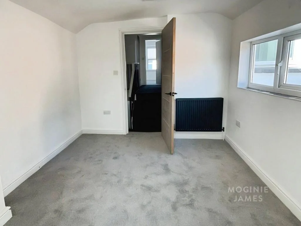 3 bedroom semi-detached house for rent