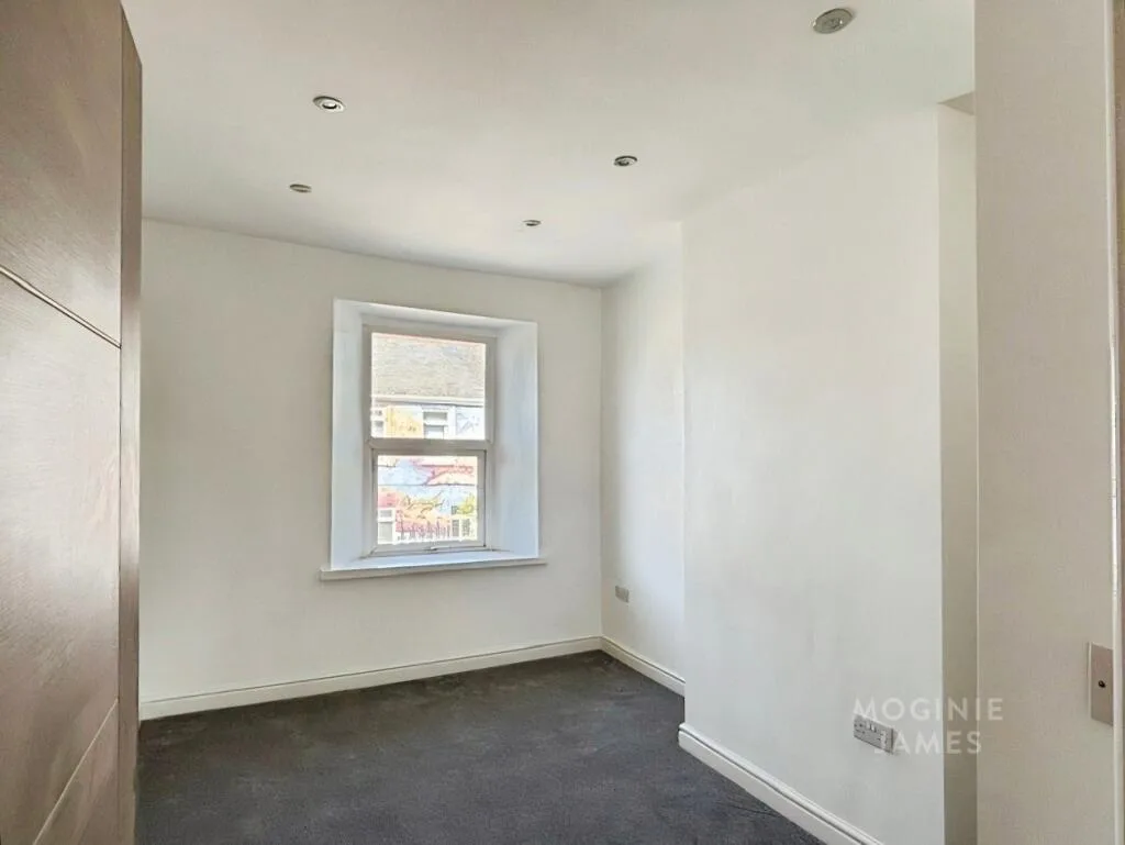 3 bedroom semi-detached house for rent