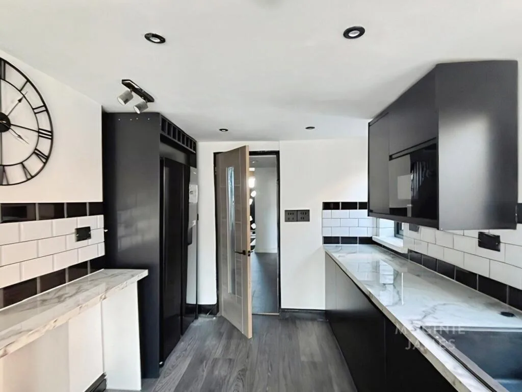 3 bedroom semi-detached house for rent