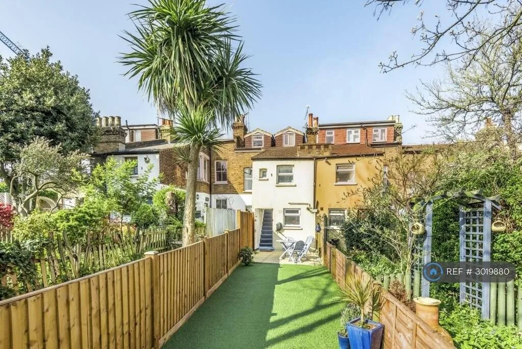 3 bedroom flat for rent