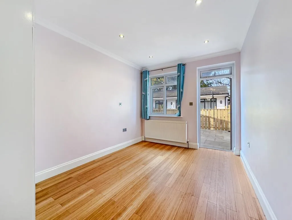 3 bedroom flat for rent