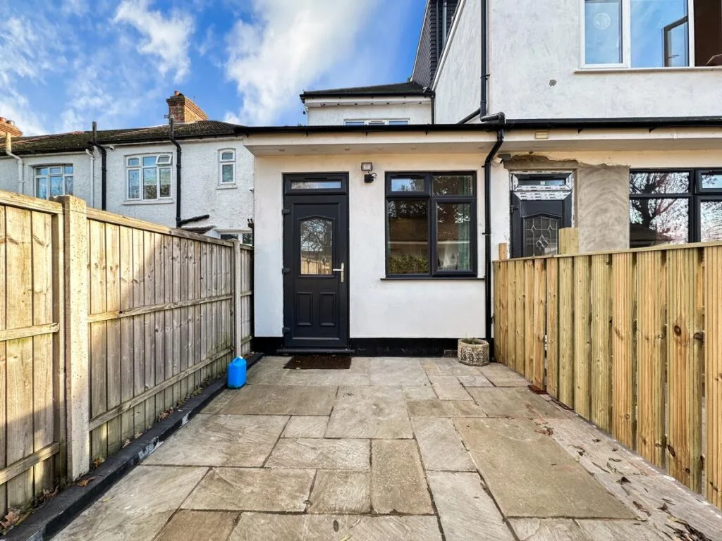 3 bedroom flat for rent