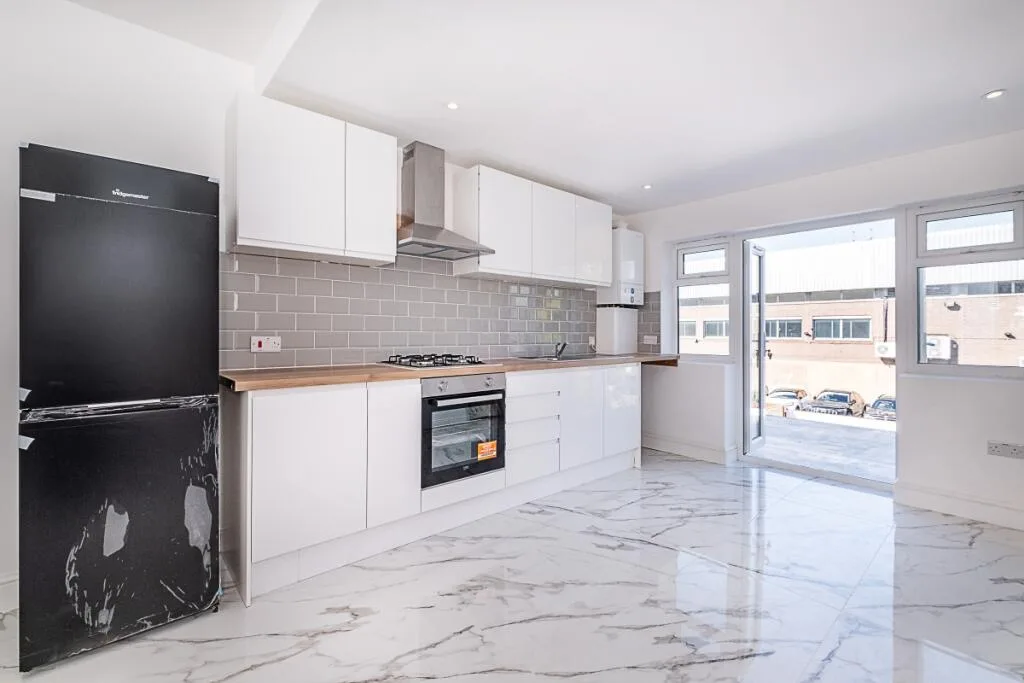 3 bedroom flat for rent