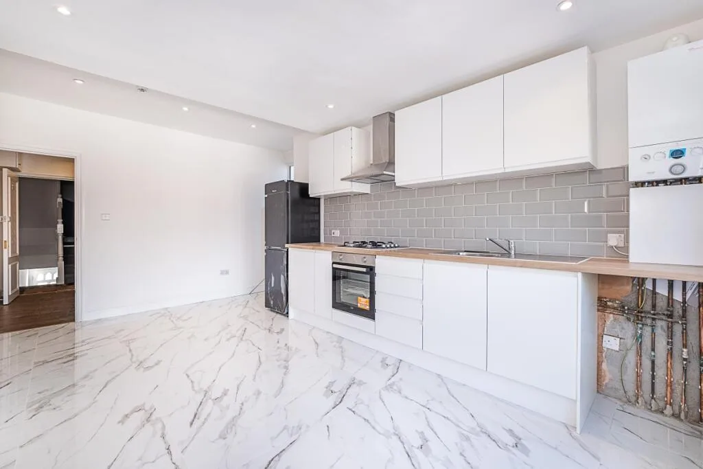 3 bedroom flat for rent