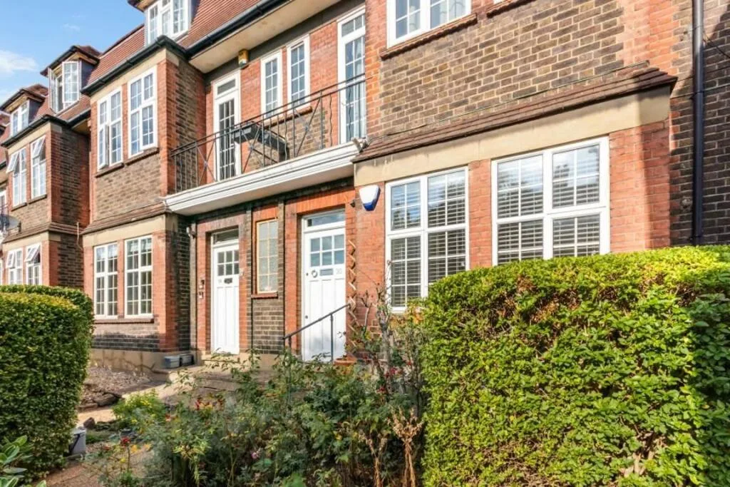 2 bedroom maisonette for rent