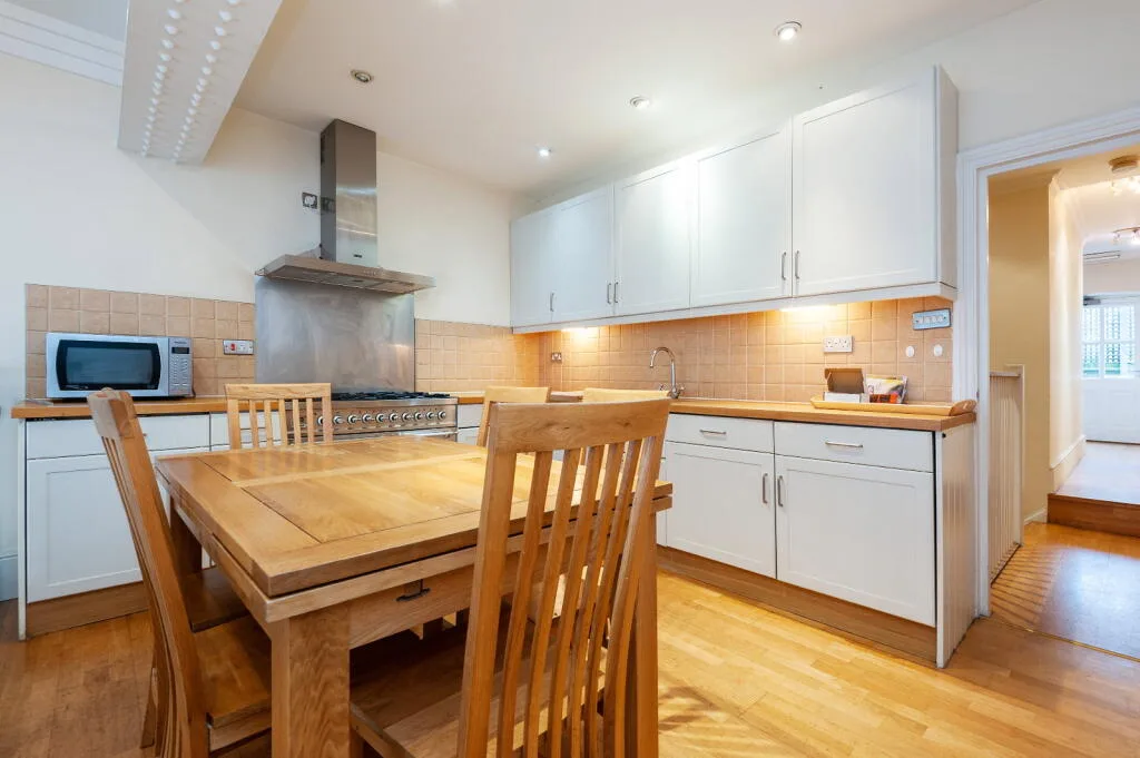 4 bedroom flat for rent