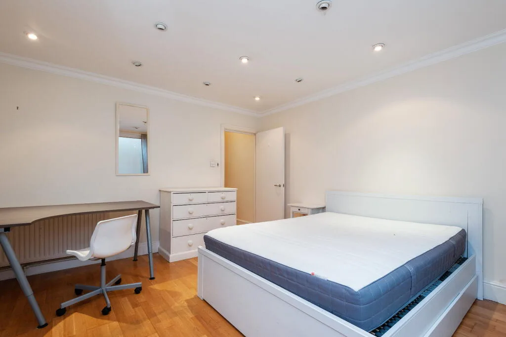 4 bedroom flat for rent