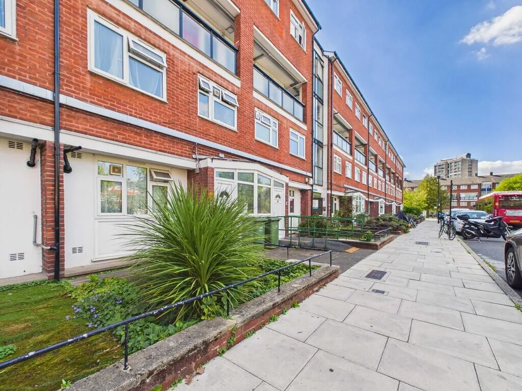4 bedroom maisonette for rent