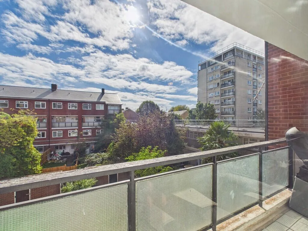 4 bedroom maisonette for rent