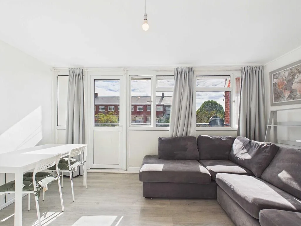 4 bedroom maisonette for rent