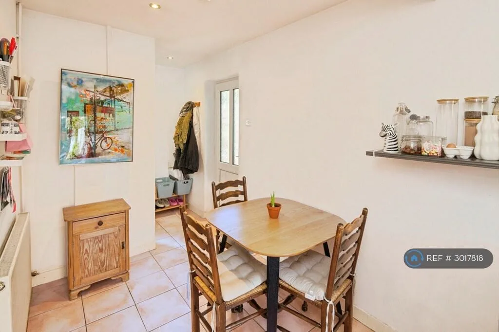 3 bedroom end of terrace house for rent