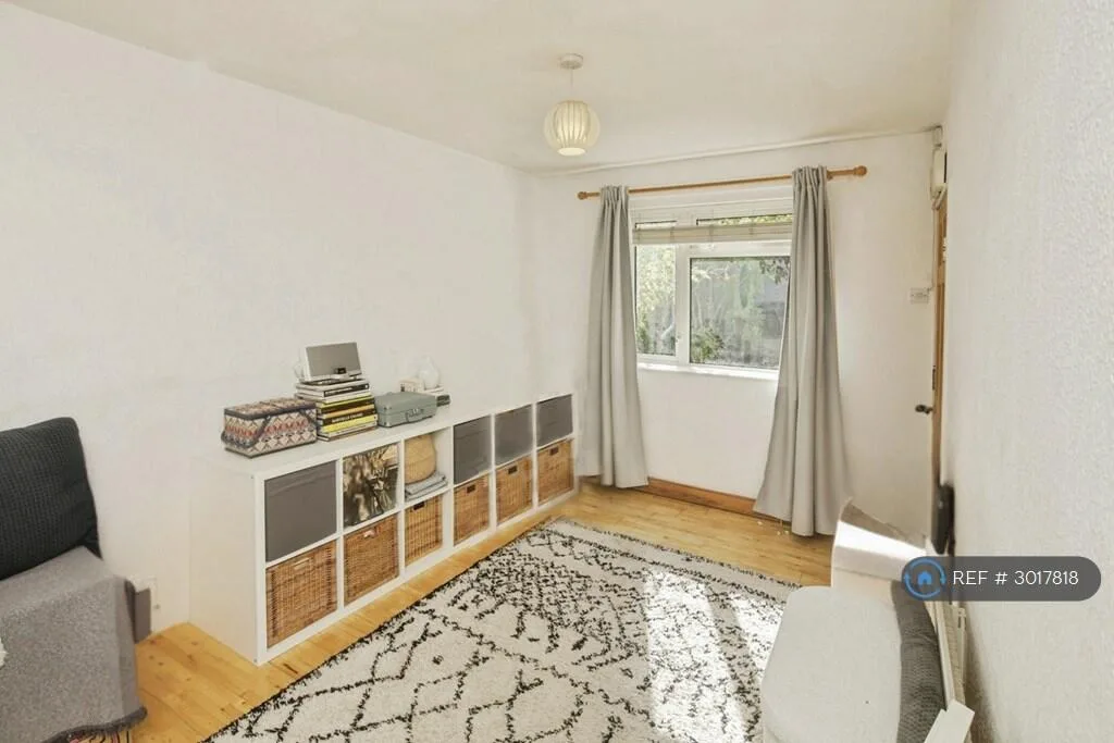 3 bedroom end of terrace house for rent