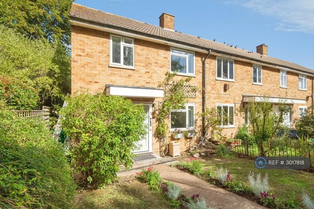 3 bedroom end of terrace house for rent