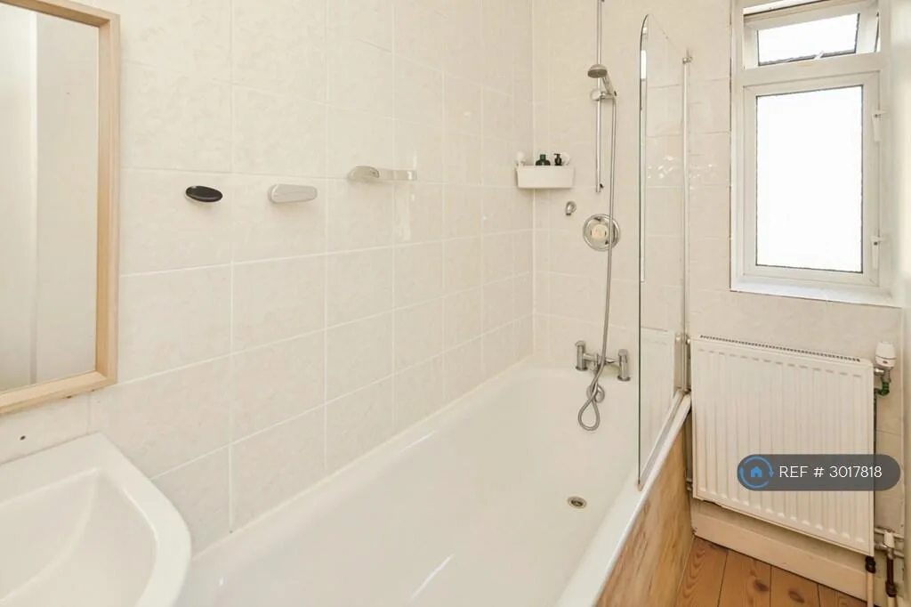 3 bedroom end of terrace house for rent