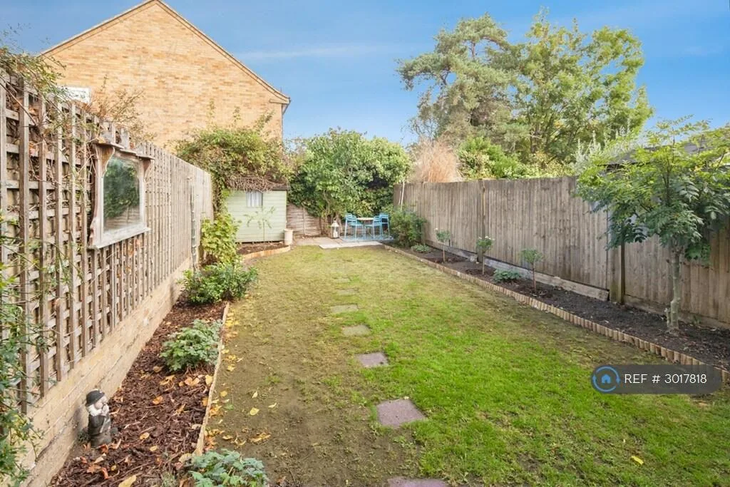 3 bedroom end of terrace house for rent