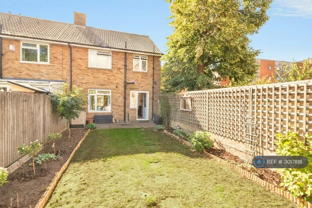3 bedroom end of terrace house for rent