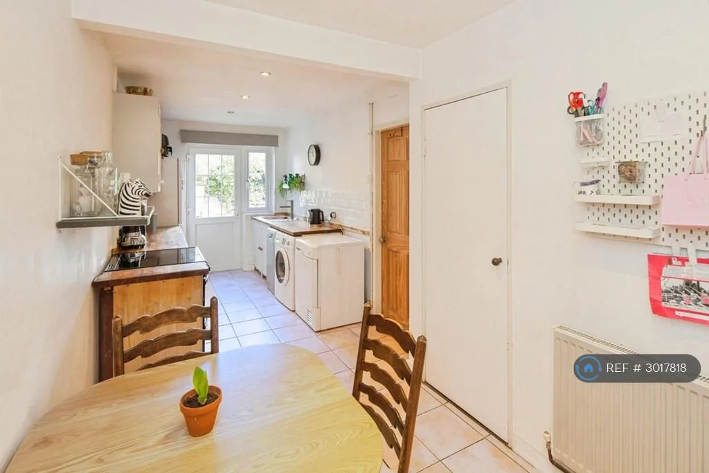 3 bedroom end of terrace house for rent