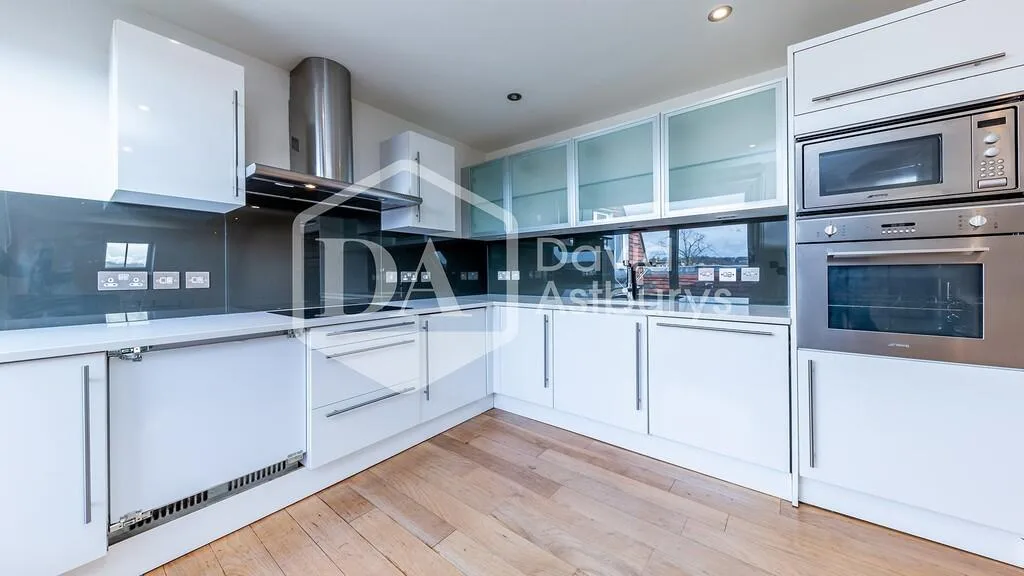 3 bedroom flat for rent